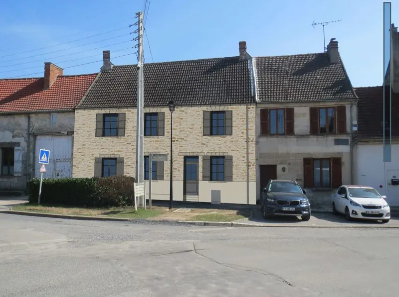 La Maison de Rully, maison en pierre réhabilitée au cœur du village de Rully