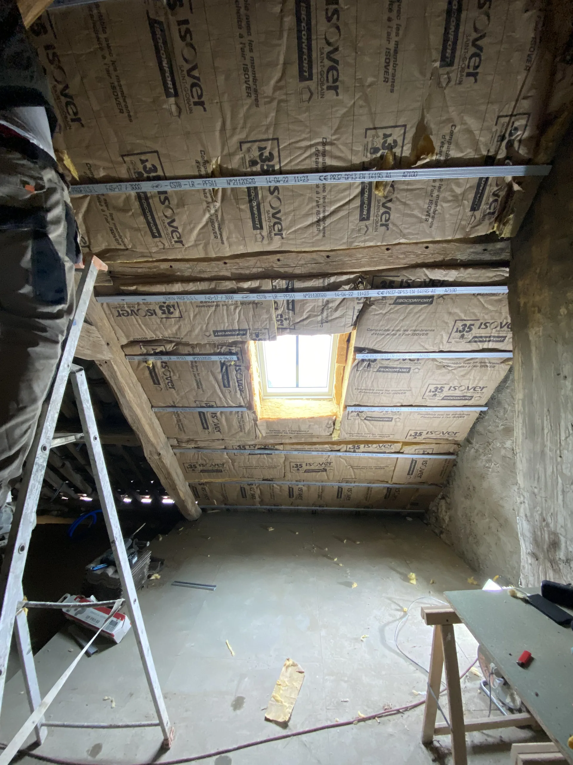 Isolation des combles en cours de chantier à la Maison de Rully