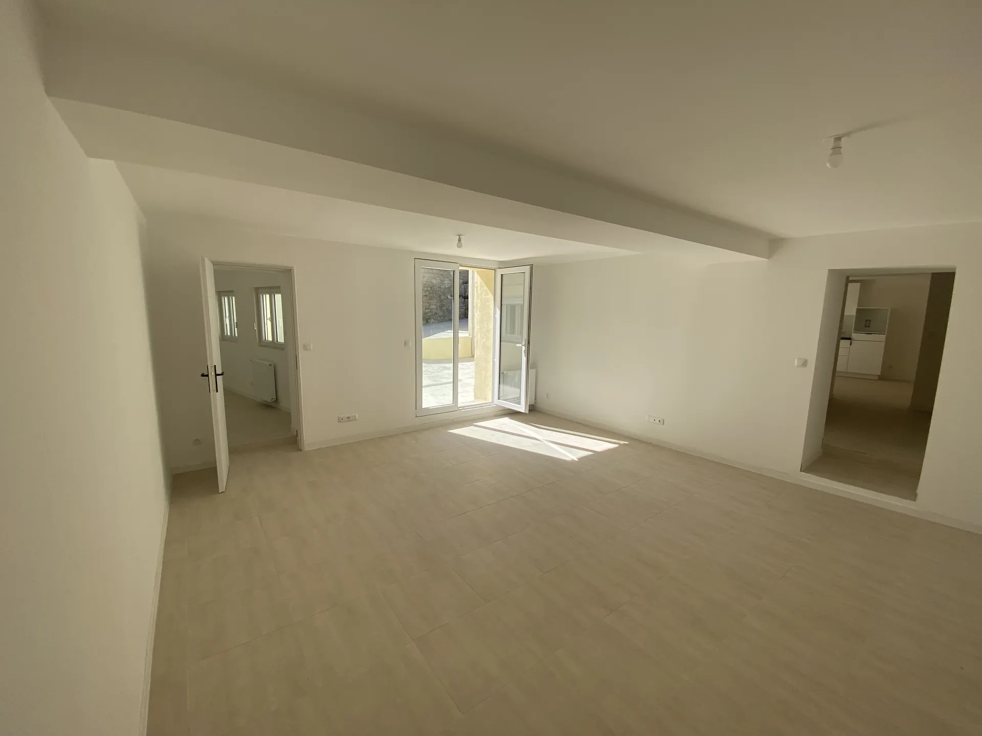 Séjour rénové de la Maison Montataire dans l'Oise