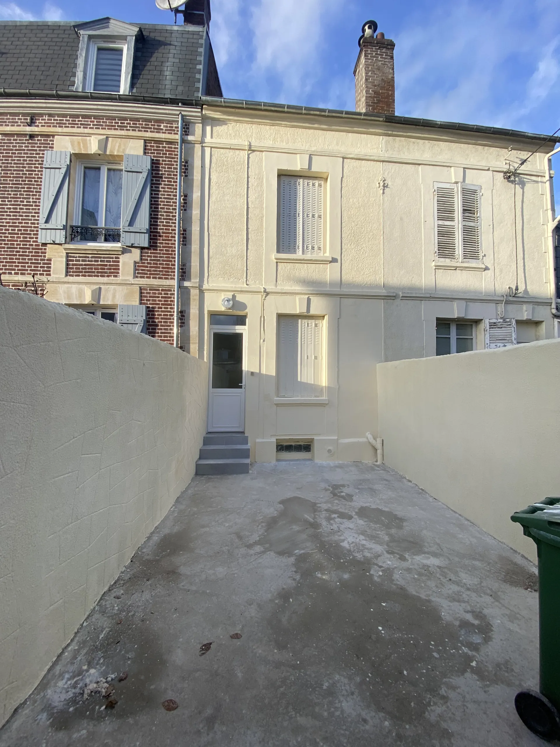 Cour intérieure réaménagée de la Maison Pauquet à Creil