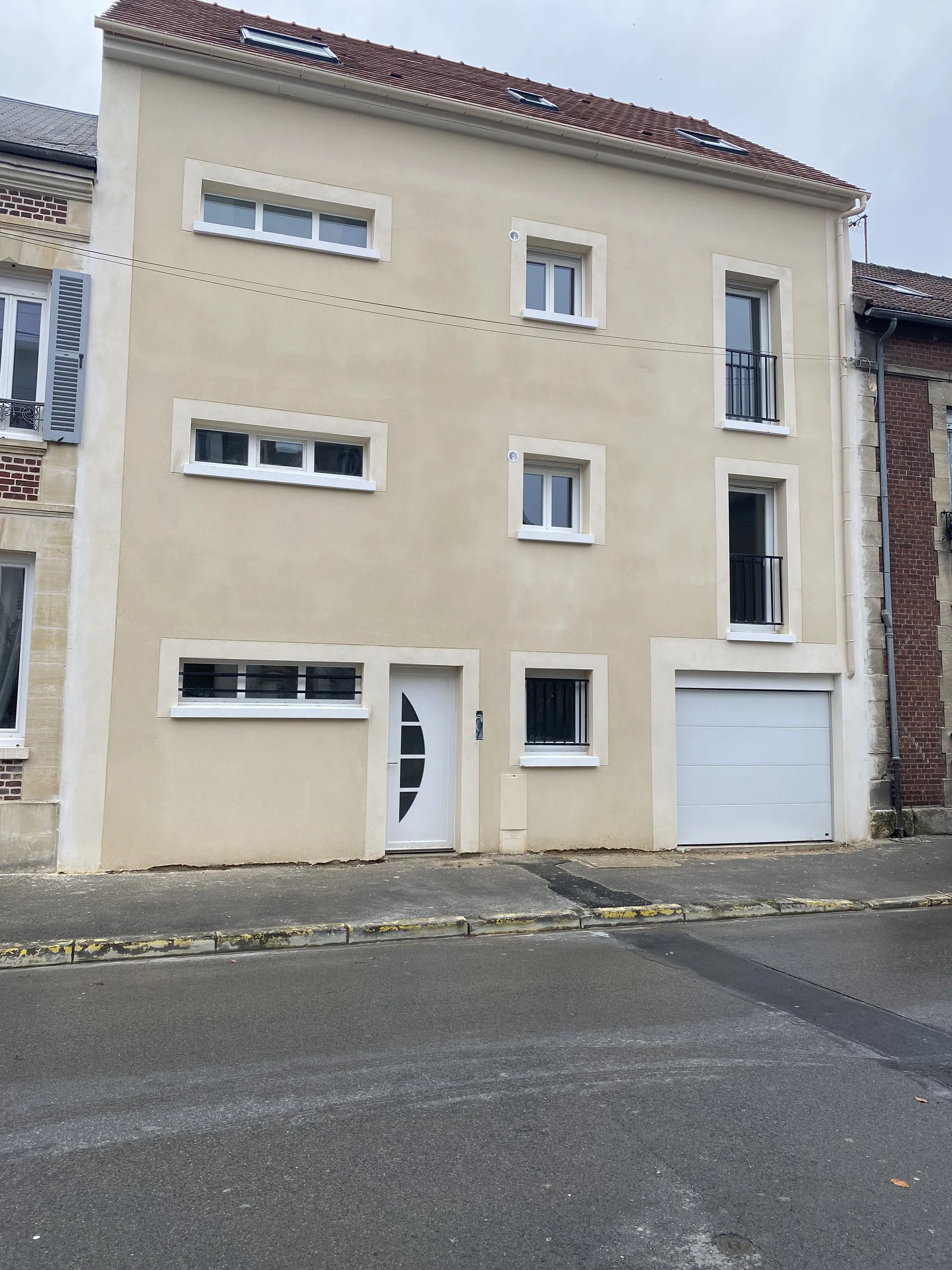 Façade sur rue de la Résidence Pauquet, immeuble neuf de 3 appartements à Creil